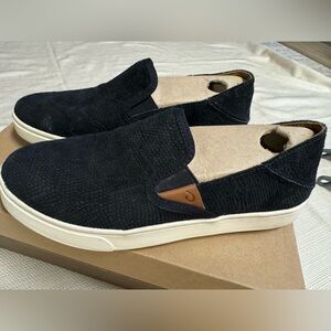 Olukai Textured Suede Loafer, Black, 7 Wide, With Box